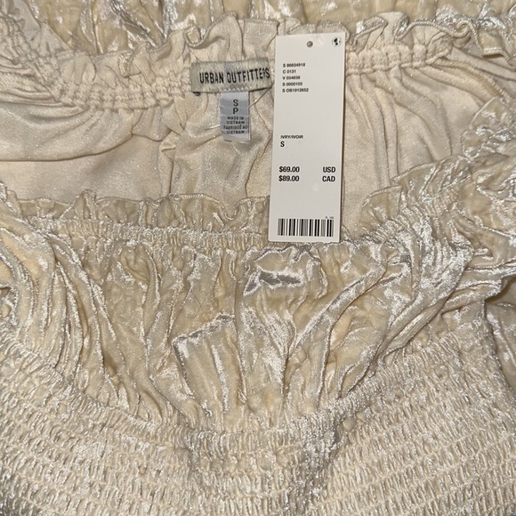 🥀NWT Urban Outfitters Cream Velvet Rosie Romper - Picture 4 of 4